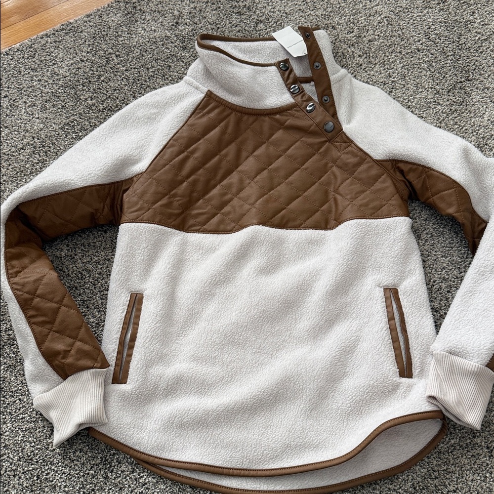 Women’s Abercrombie & Fitch faux leather and Sherpa button up jacket size XXS